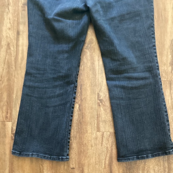 Madewell curvy petite kick out jeans distressed black size 30 petite - Picture 7 of 9